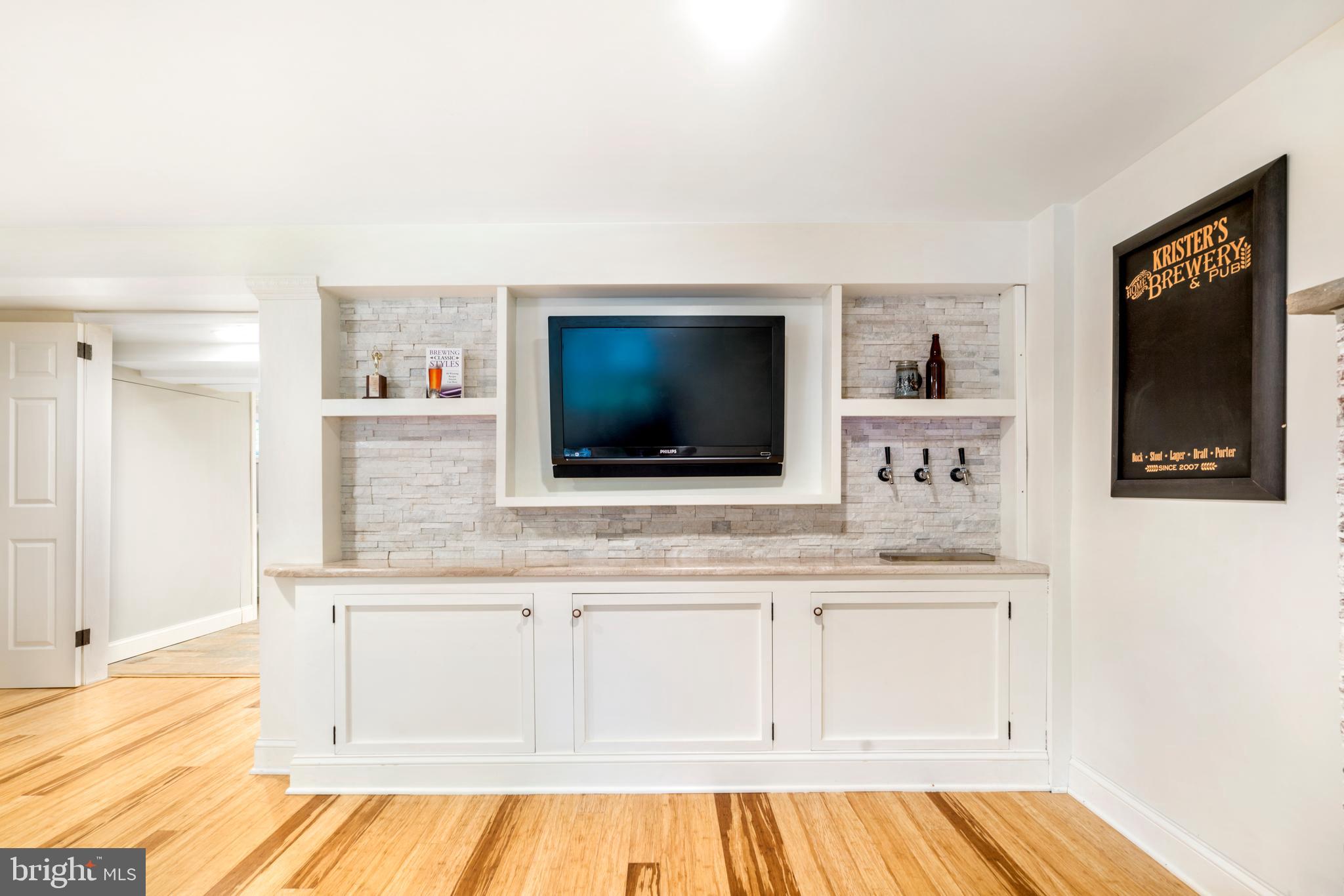 585 Brookwood Road Wayne, PA 19087 - Photo 8 of 20 Family Room