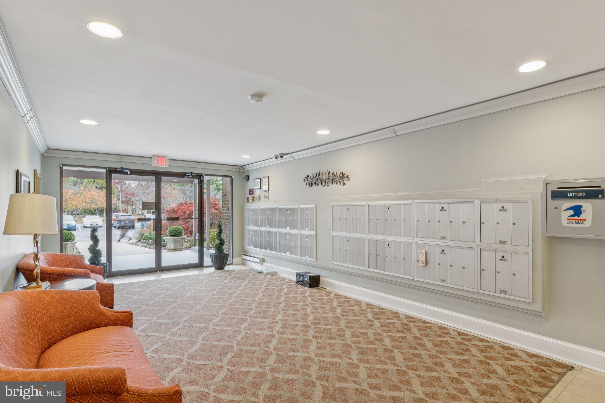 2817 Jermantown Road, Unit 108 Oakton, VA 22124 - Photo 3 of 20 a living room with furniture