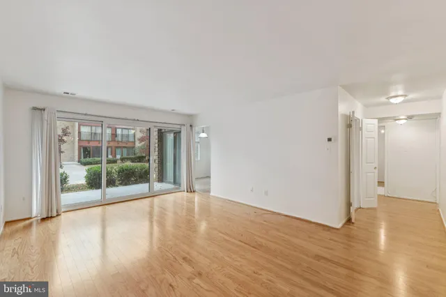 $1,900 | 2817 Jermantown Road, Unit 108, Oakton, VA 22124