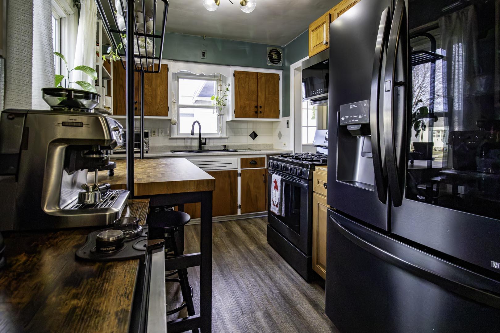 3359 South 20th Street Milwaukee, WI 53215 - Photo 1 of 48 Kitchen