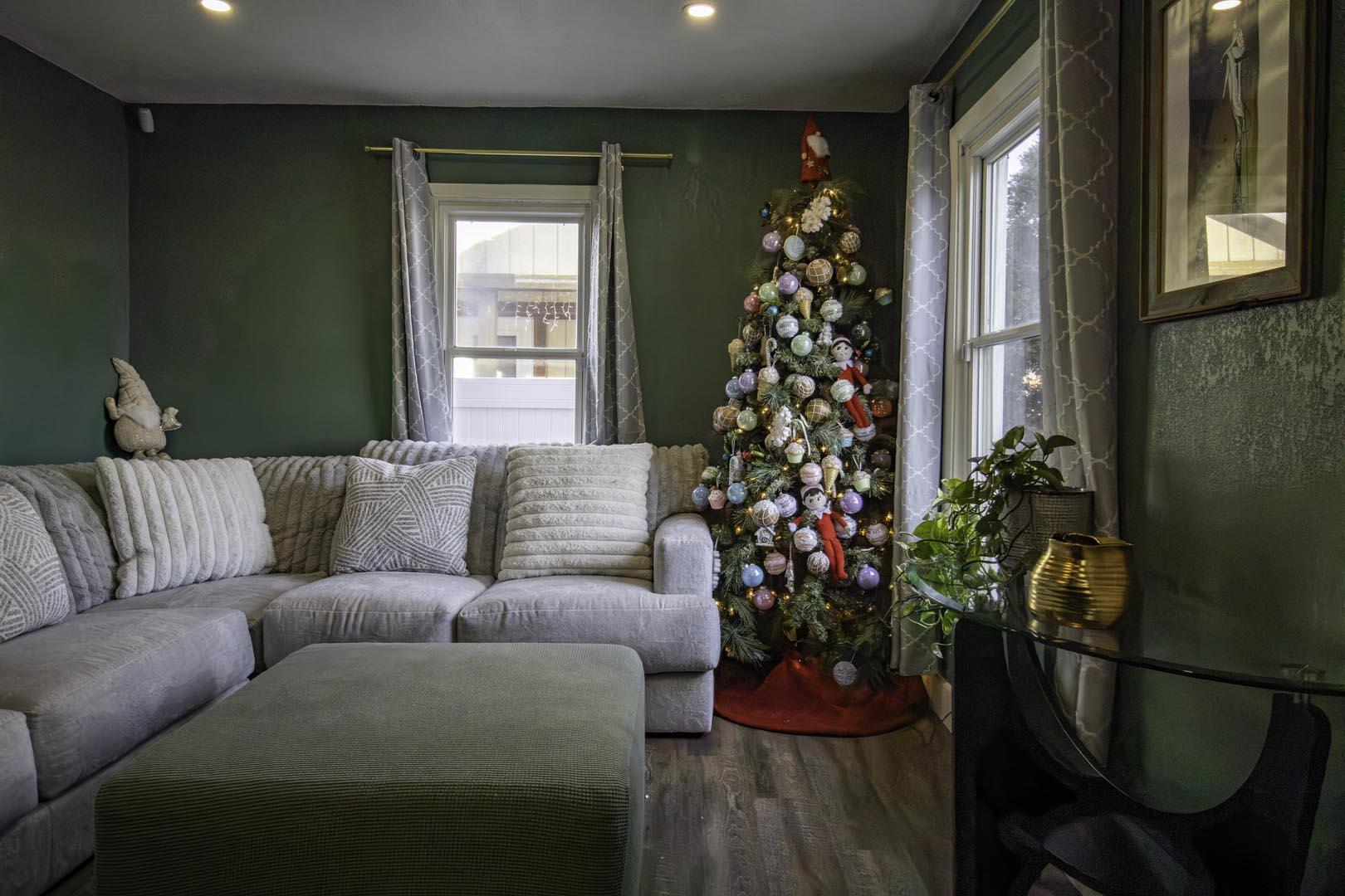 3359 South 20th Street Milwaukee, WI 53215 - Photo 15 of 48 LIVING ROOM