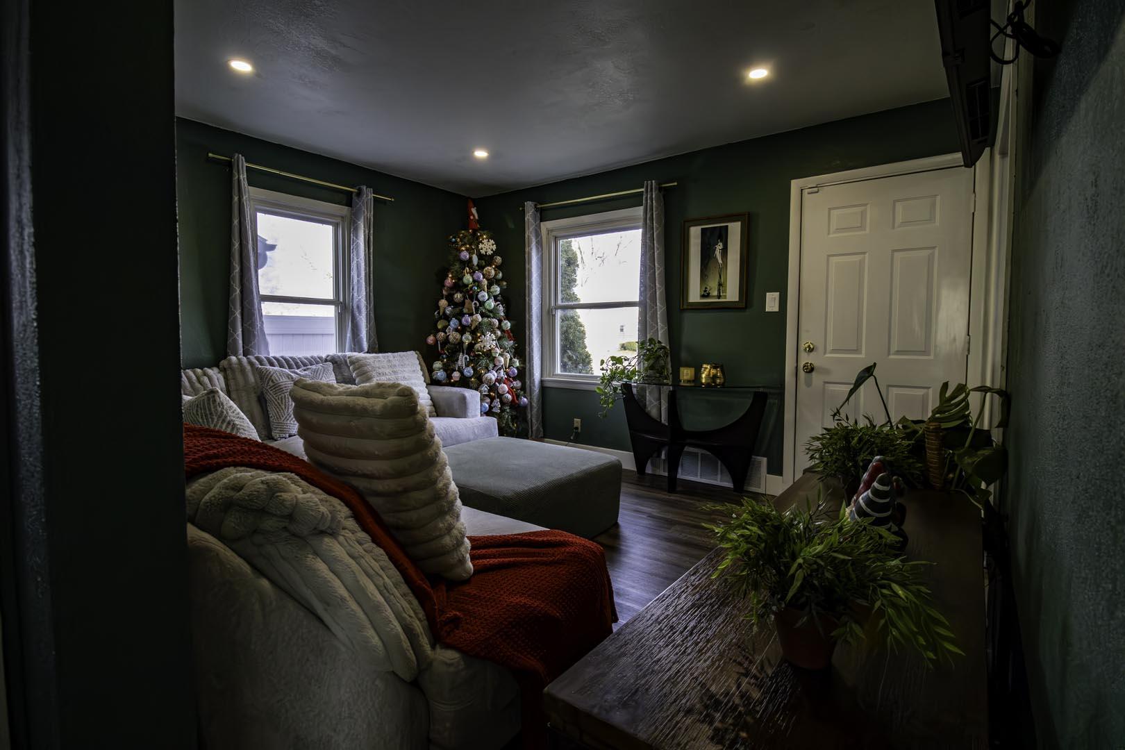 3359 South 20th Street Milwaukee, WI 53215 - Photo 16 of 48 LIVING ROOM