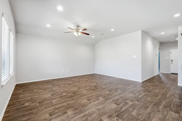 $2,400 | 3935 Country Club Drive, Baytown, TX 77521