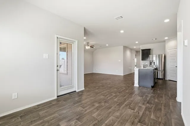 $2,400 | 3935 Country Club Drive, Baytown, TX 77521