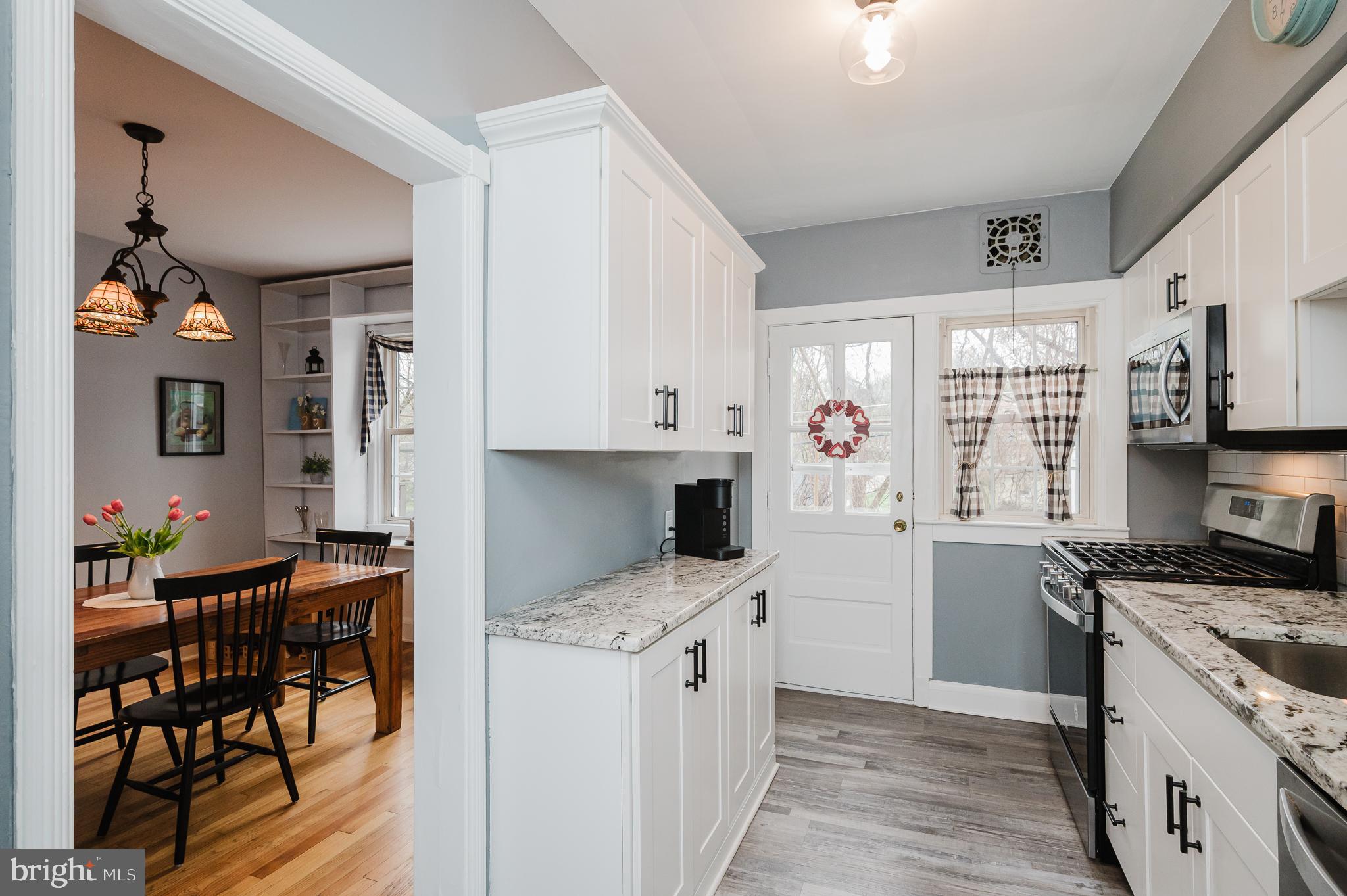 318 Westshire Road Baltimore, MD 21229 - Photo 15 of 55 Kitchen with separate dining room