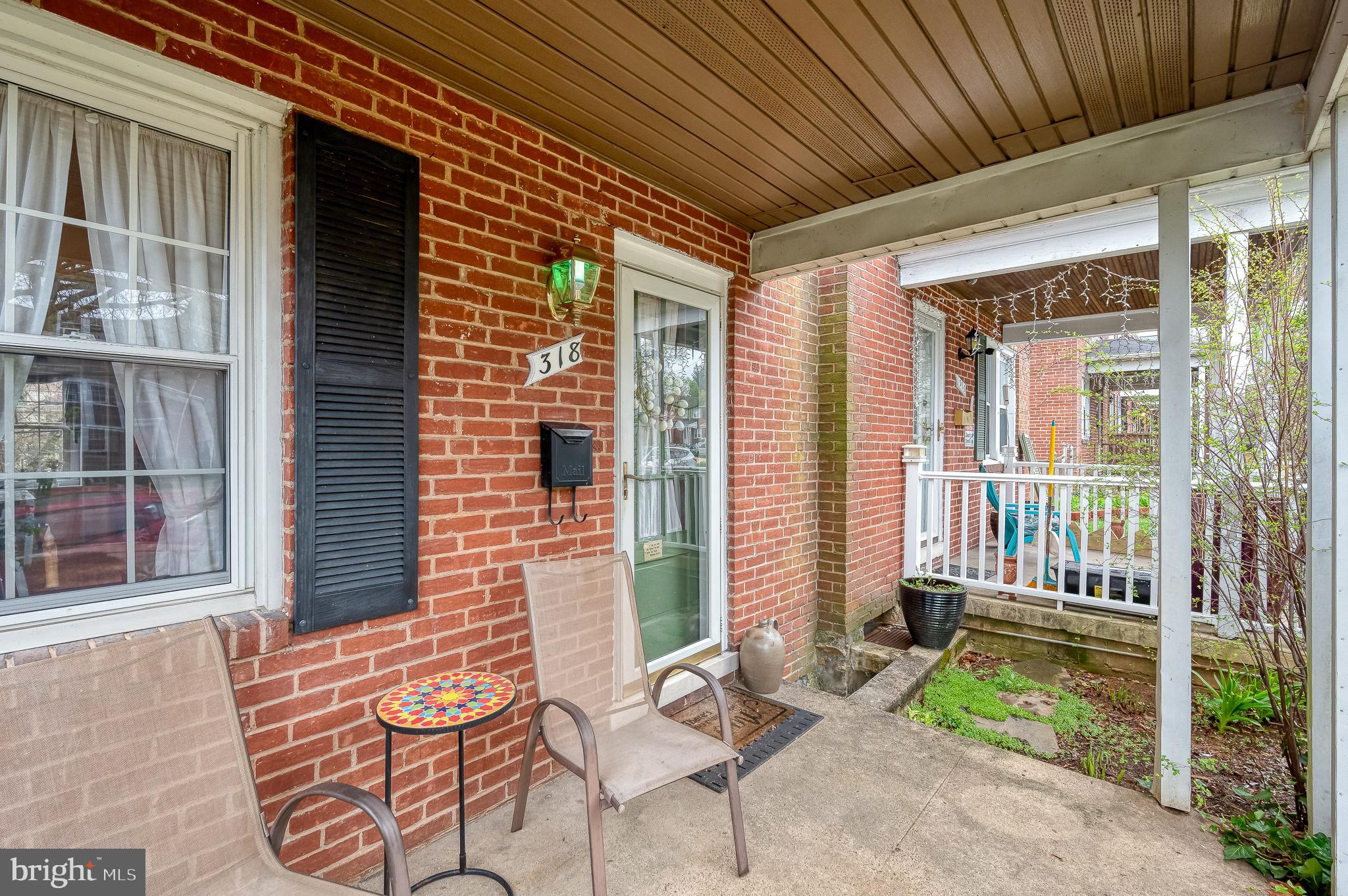 318 Westshire Road Baltimore, MD 21229 - Photo 5 of 55 Cozy Front Porch