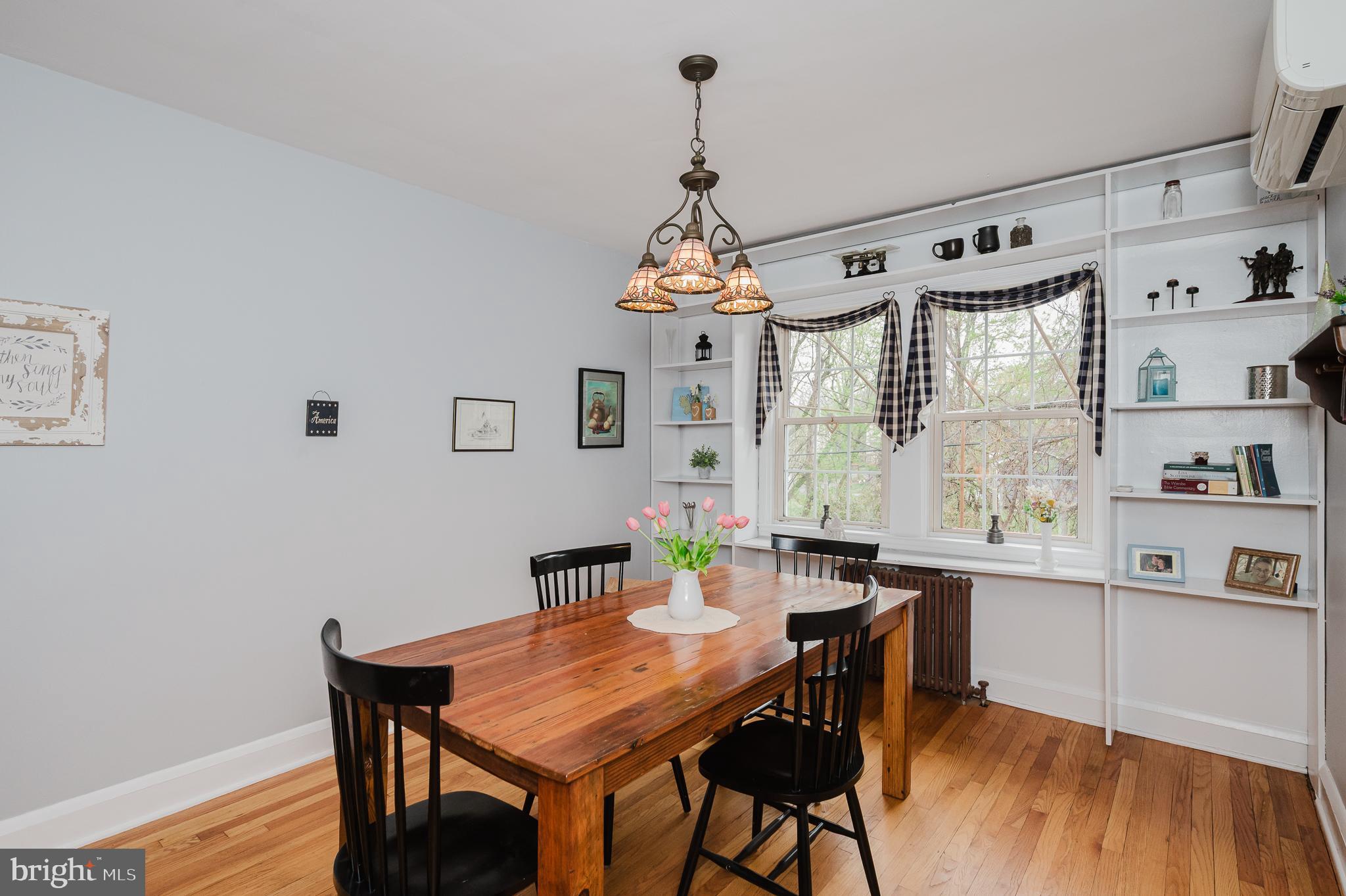 318 Westshire Road Baltimore, MD 21229 - Photo 7 of 55 Large Dining area
