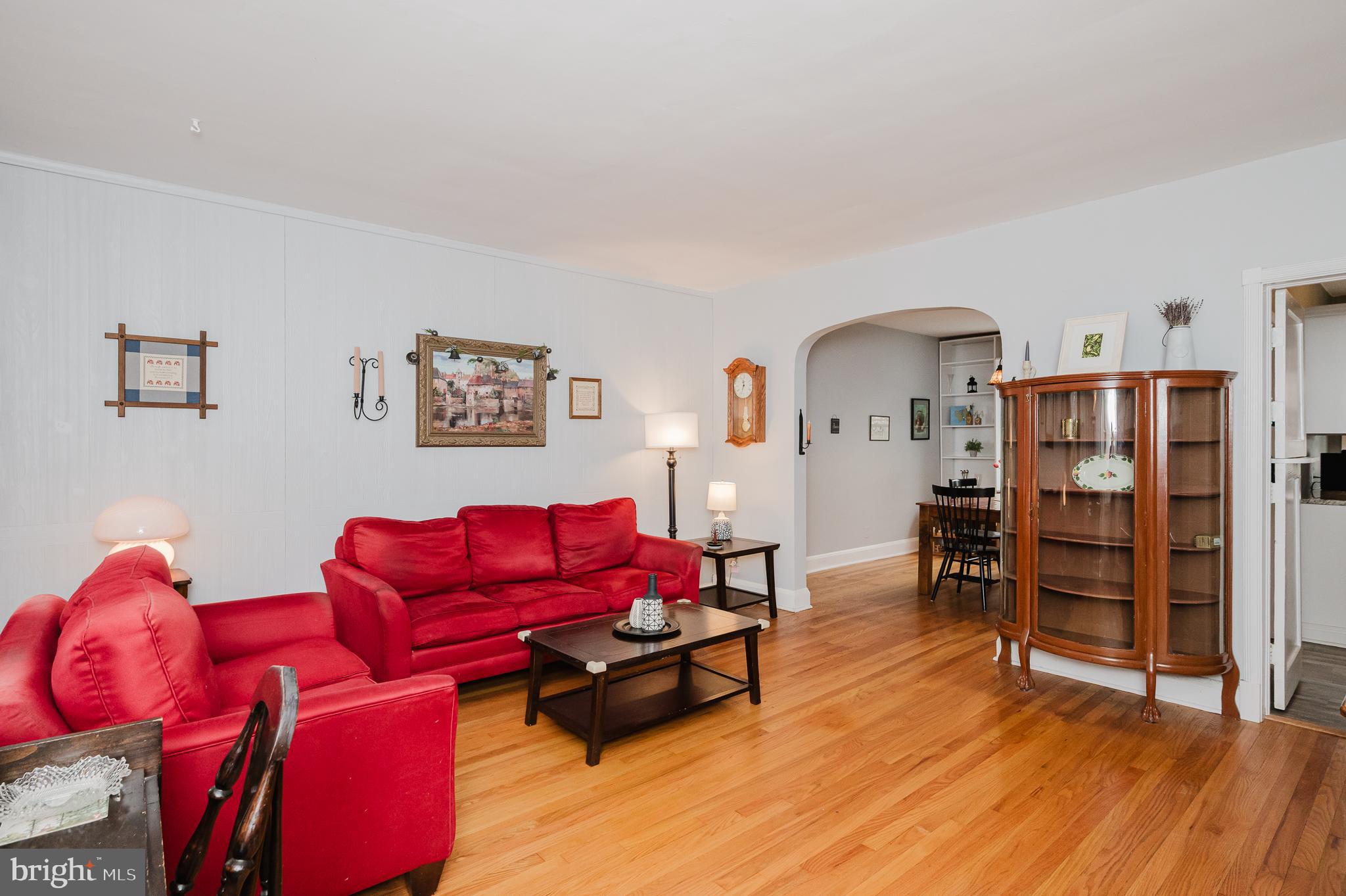 318 Westshire Road Baltimore, MD 21229 - Photo 9 of 55 Large Living Room