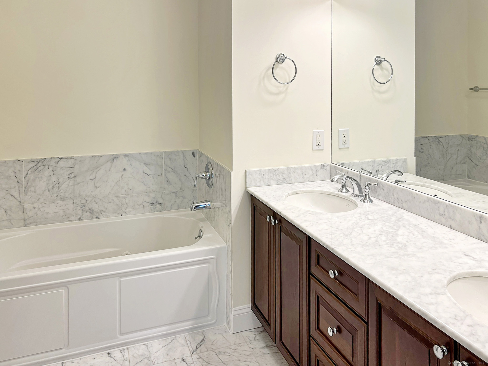 16 Hayestown Road, Unit A403 Danbury, CT 06811 - Photo 13 of 19