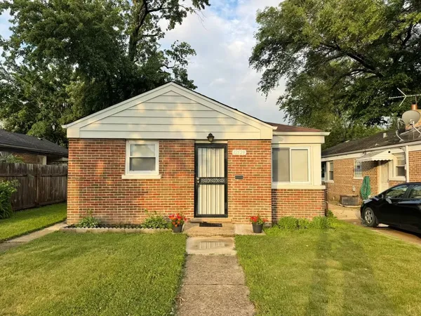 $240,000 | 12529 South Loomis Street, Calumet Park, IL 60827