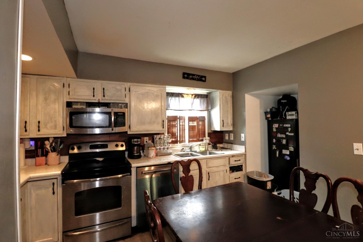 5642 Leumas Road Cincinnati, OH 45239 - Photo 9 of 51