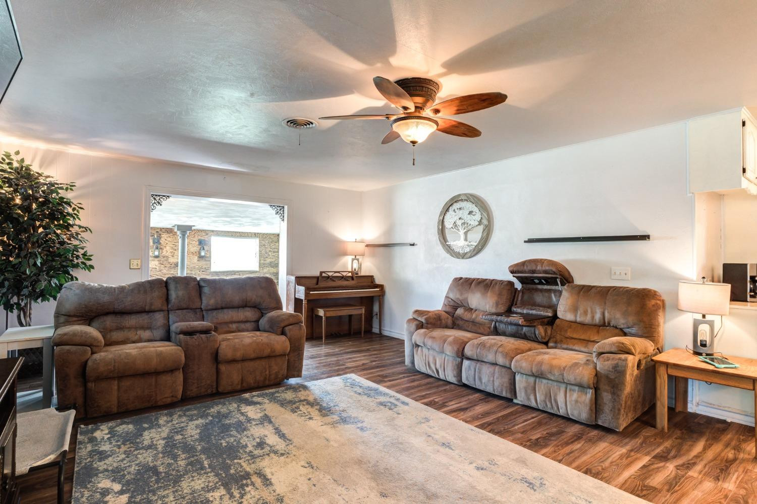 334 West Ave J Muleshoe, TX 79347 - Photo 2 of 18 a living room with furniture a clock and a window