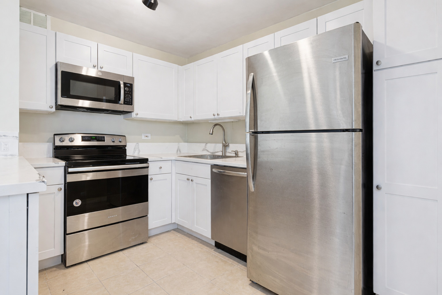 655 West Irving Park Road, Unit 3704 Chicago, IL 60613 - Photo 8 of 29