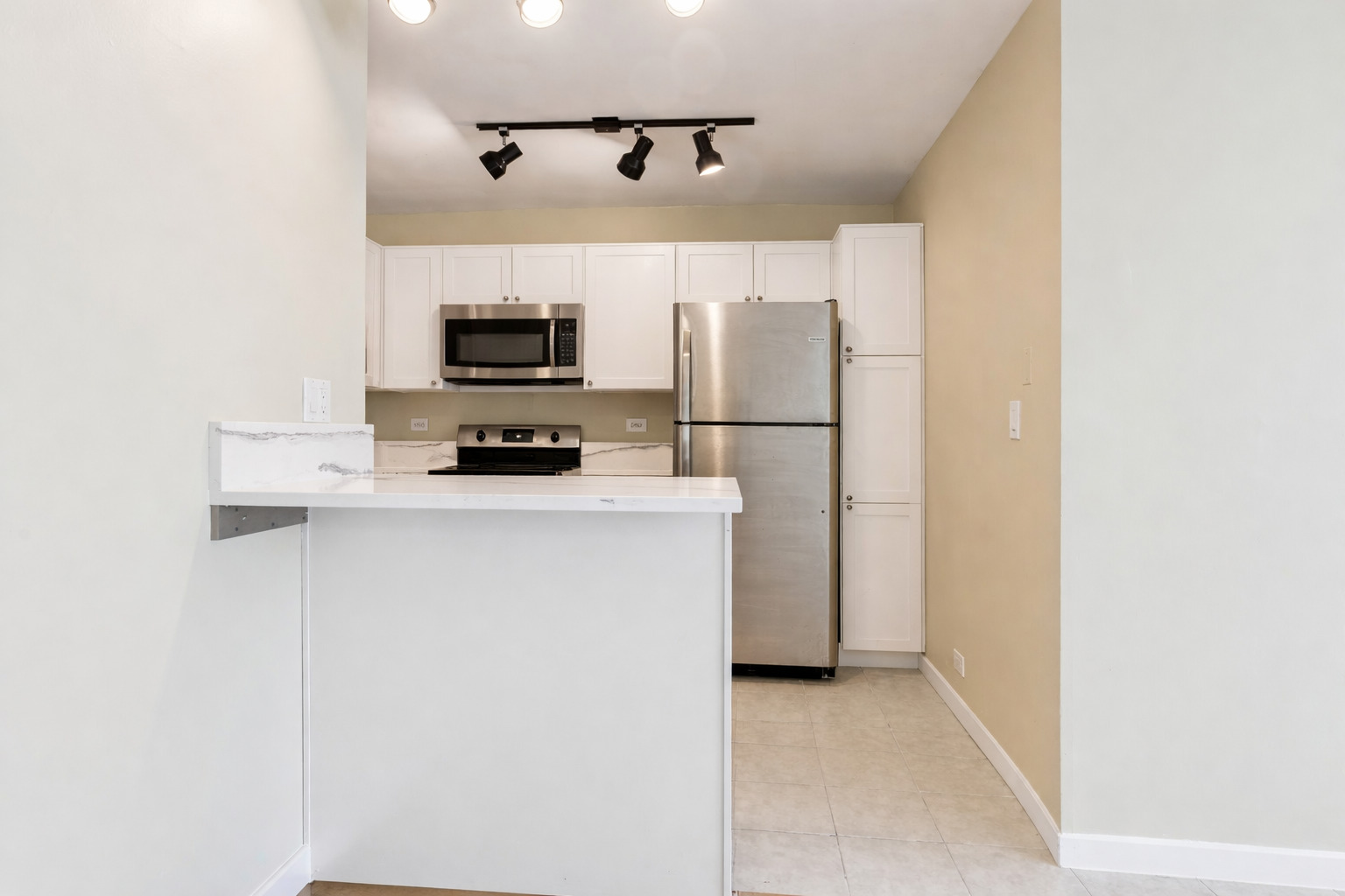655 West Irving Park Road, Unit 3704 Chicago, IL 60613 - Photo 9 of 29