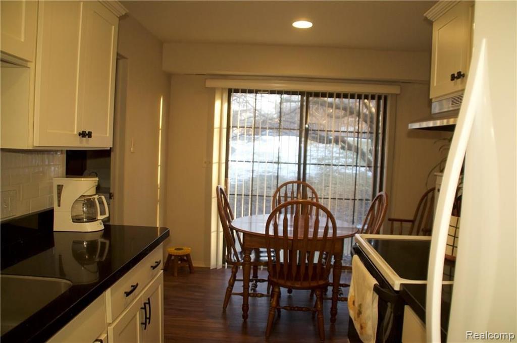 1885 Meadow Dale Court Rochester Hills, MI 48309 - Photo 13 of 22
