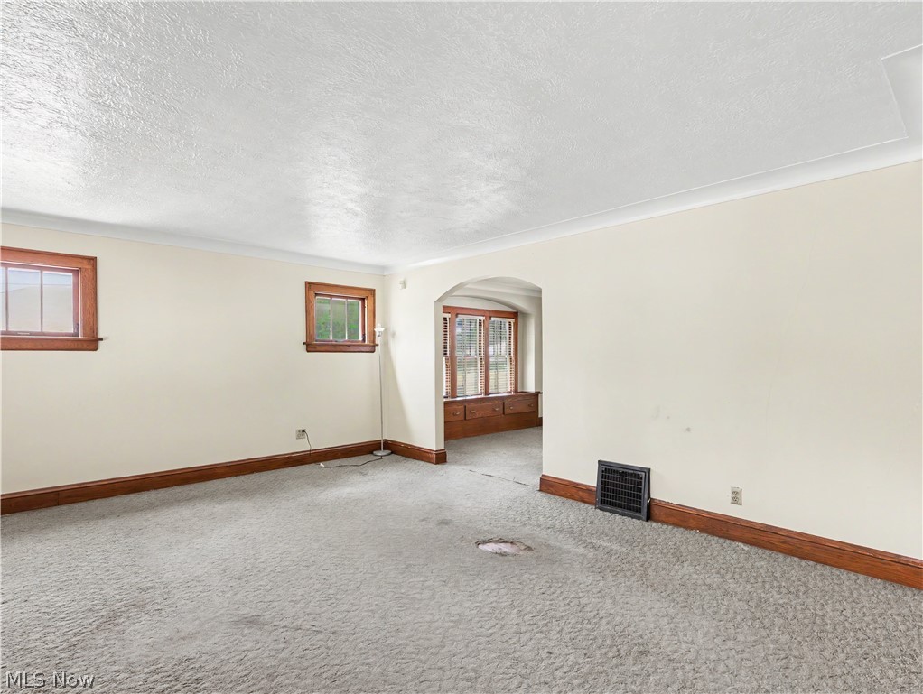 1458 Breiding Road Akron, OH 44310 - Photo 3 of 16