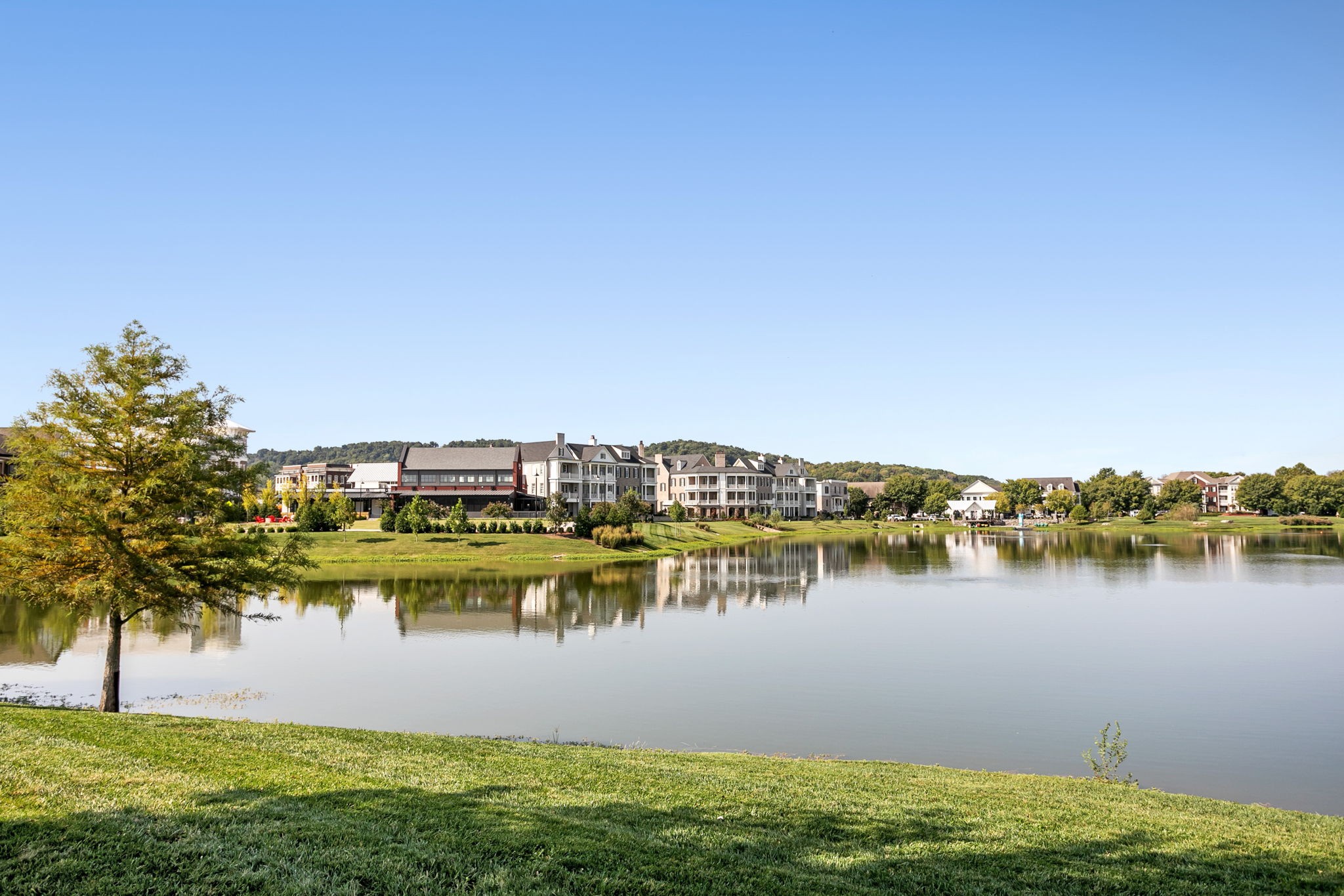 1507 Eliot Road Franklin, TN 37064 - Photo 65 of 67 a view of a lake with houses in the back