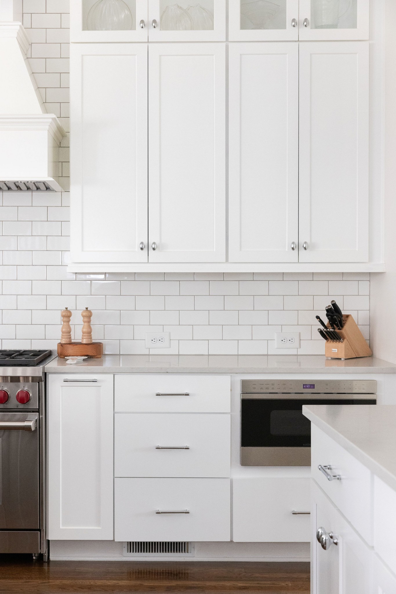 1507 Eliot Road Franklin, TN 37064 - Photo 10 of 67 a kitchen with granite countertop white cabinets and white appliances