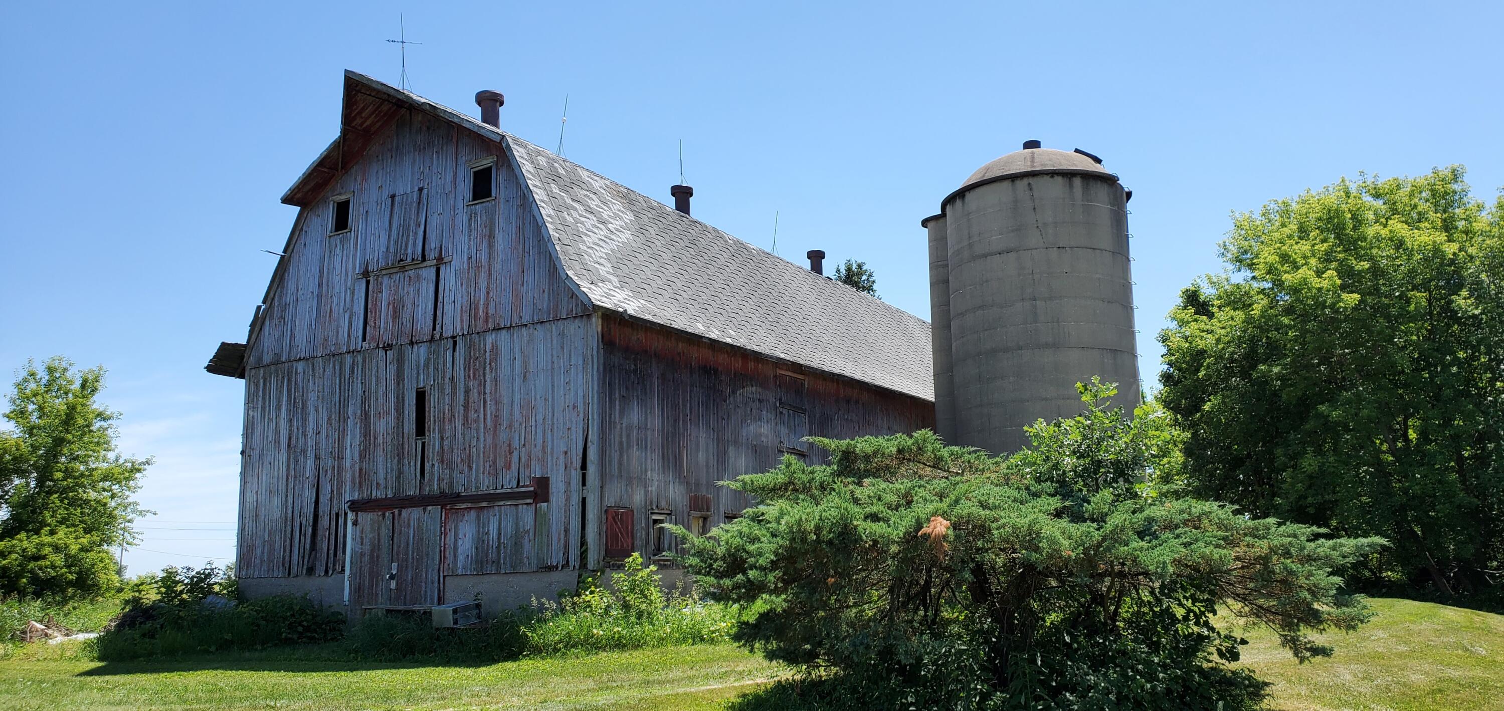 W4264 Sporleder Road Geneva, WI 53121 - Photo 14 of 29 Barn