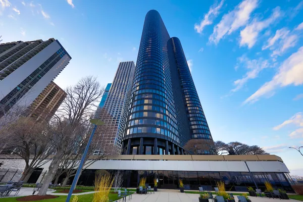 $2,900 | 155 North Harbor Drive, Unit 1806, Chicago, IL 60601