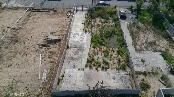 a view of a pathway to a yard