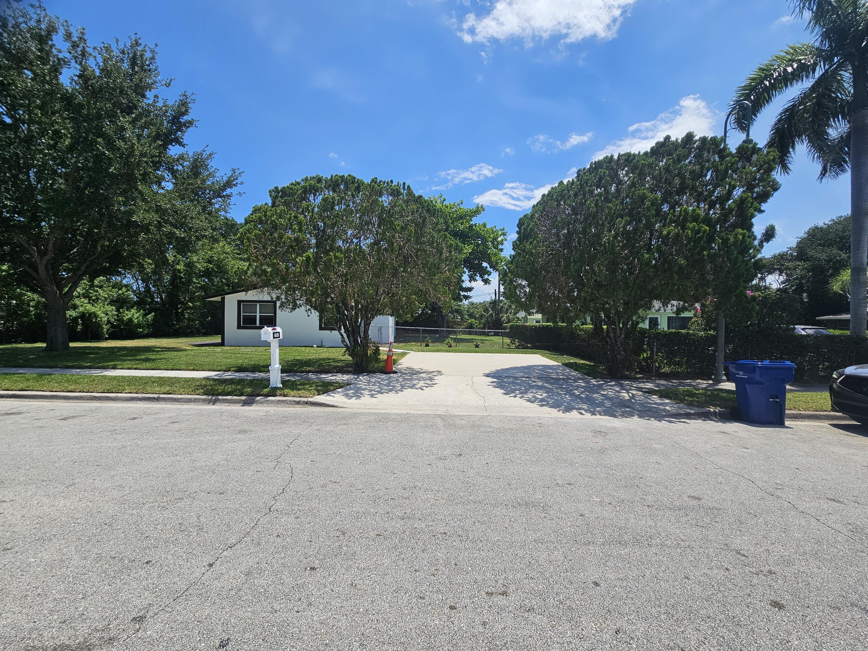 1605 West 10th Street Riviera Beach, FL 33404 - Photo 3 of 52 20260509_140033
