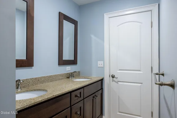 $3,100 | 949 Hudson Avenue, Stillwater, NY 12170