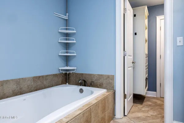 $3,100 | 949 Hudson Avenue, Stillwater, NY 12170
