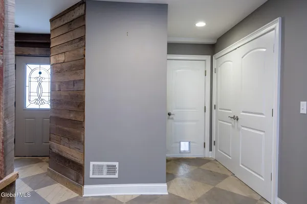 $3,100 | 949 Hudson Avenue, Stillwater, NY 12170