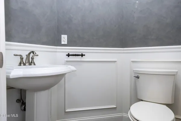 $3,100 | 949 Hudson Avenue, Stillwater, NY 12170