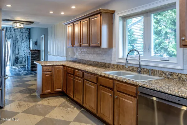 $3,100 | 949 Hudson Avenue, Stillwater, NY 12170