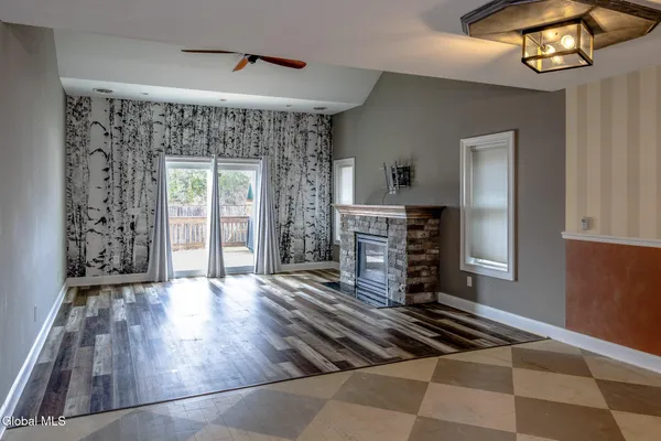 $3,100 | 949 Hudson Avenue, Stillwater, NY 12170