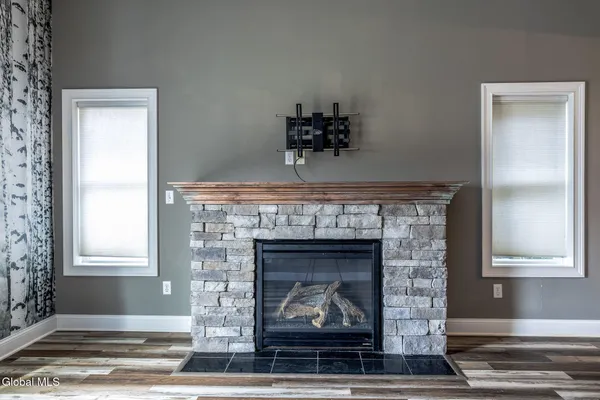 $3,100 | 949 Hudson Avenue, Stillwater, NY 12170