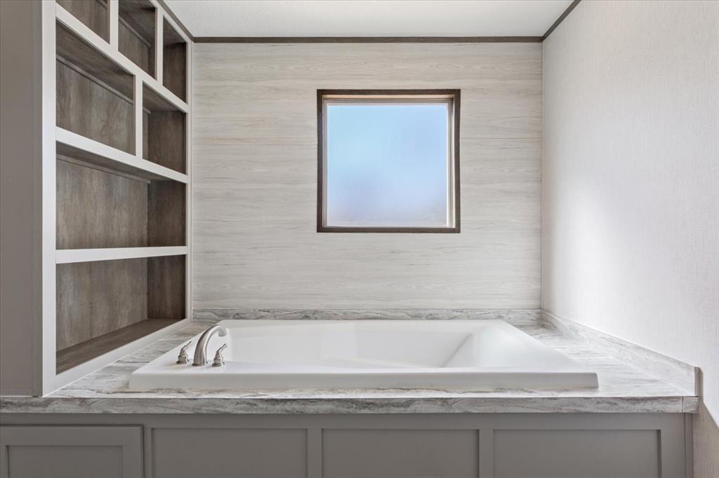 201 North Carpenter Street Mart, TX 76664 - Photo 14 of 30 a bathroom with washing tub