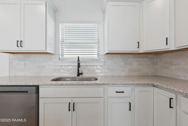 $249,999 | 102 Ridgedale Alley, Scott, LA 70583