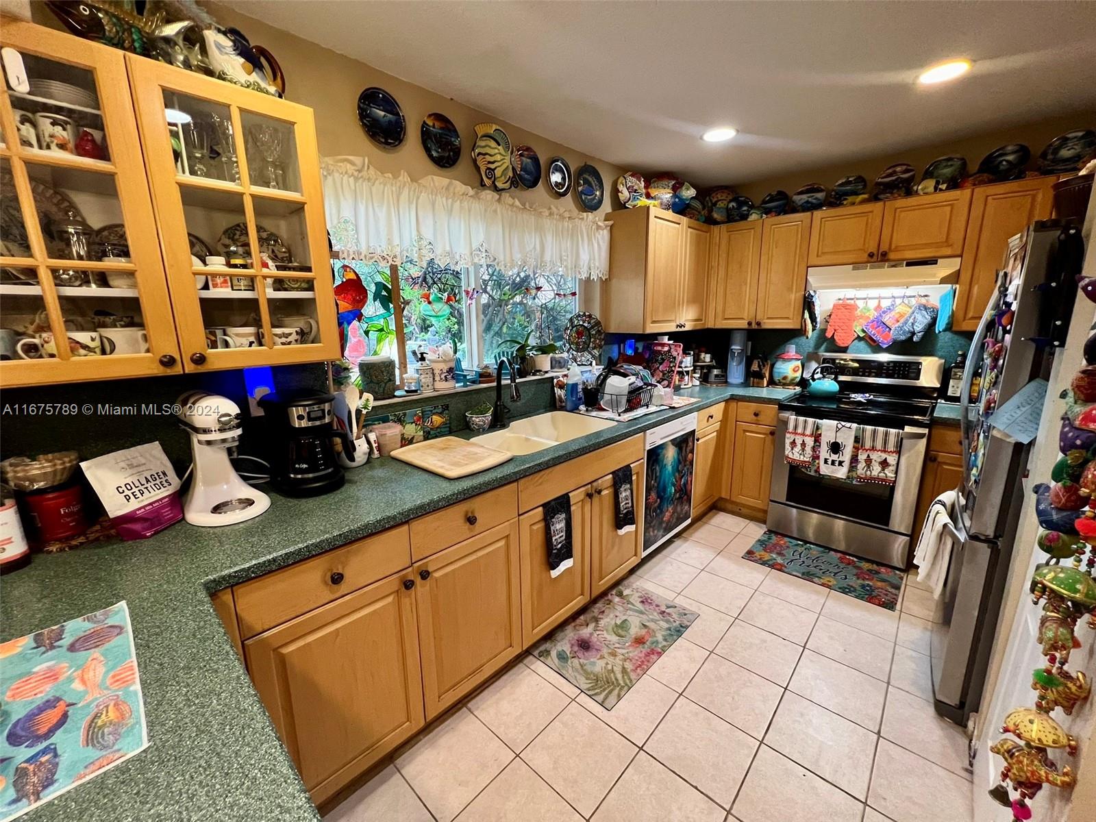 14848 Southwest 180th Street Miami, FL 33187 - Photo 10 of 40