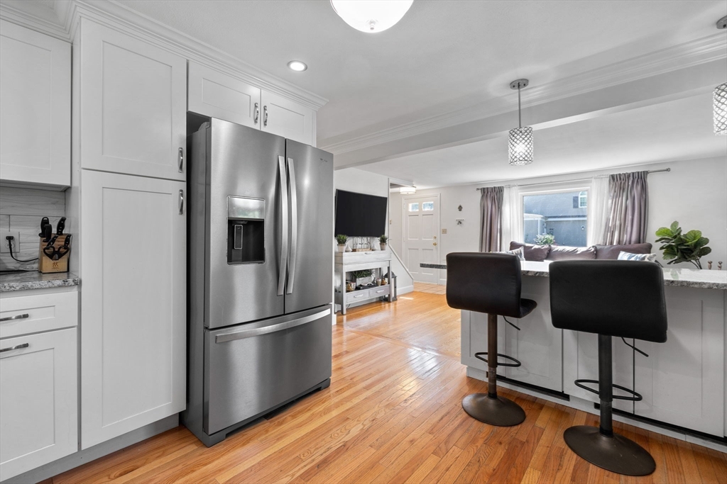 52 Friend Street Beverly, MA 01915 - Photo 2 of 25