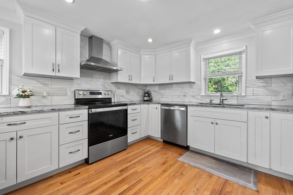 52 Friend Street Beverly, MA 01915 - Photo 3 of 25