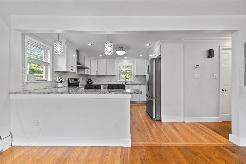 52 Friend Street Beverly, MA 01915 - Photo 4 of 25