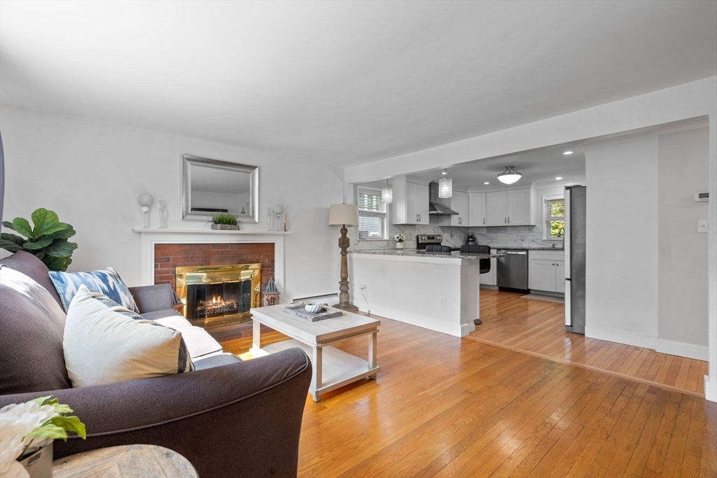 52 Friend Street Beverly, MA 01915 - Photo 5 of 25