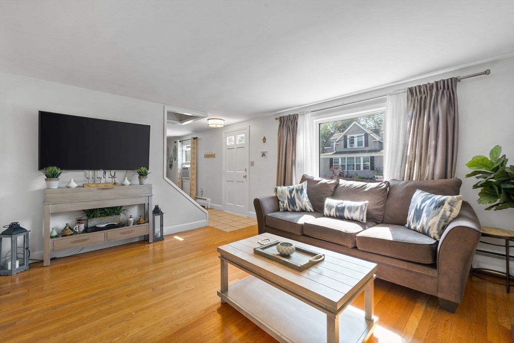 52 Friend Street Beverly, MA 01915 - Photo 6 of 25