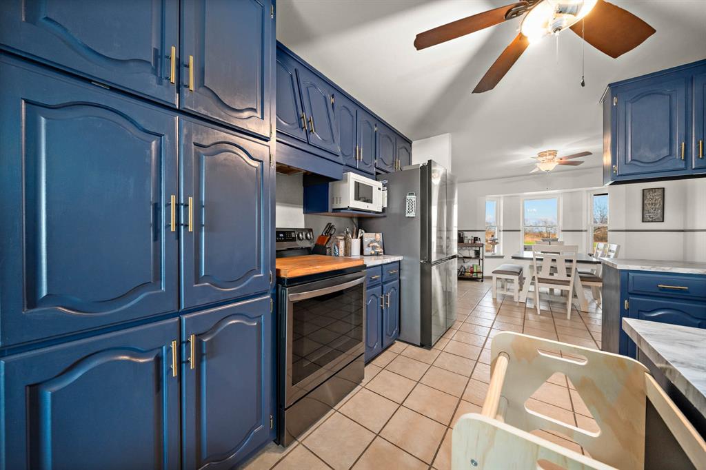 411 Willie Nelson Road Abbott, TX 76621 - Photo 9 of 37