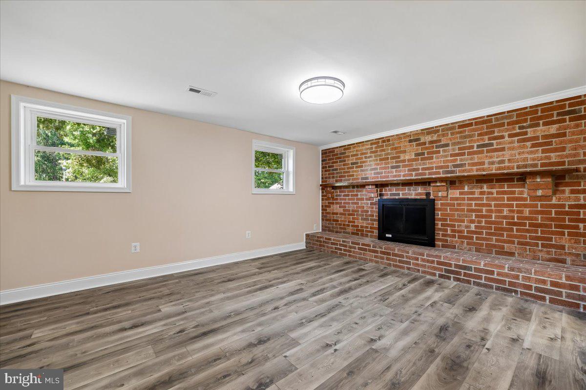 24321 Log House Road Gaithersburg, MD 20882 - Photo 31 of 36 Family Room