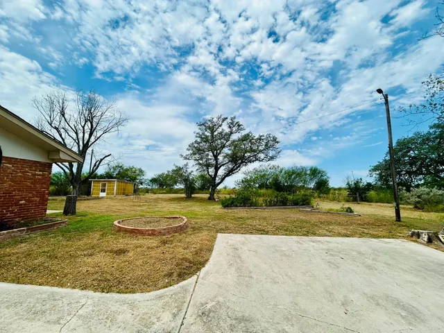 $2,000 | 1040 Hwy 80 E Nixon Tx 78140 East, Nixon, TX 78140