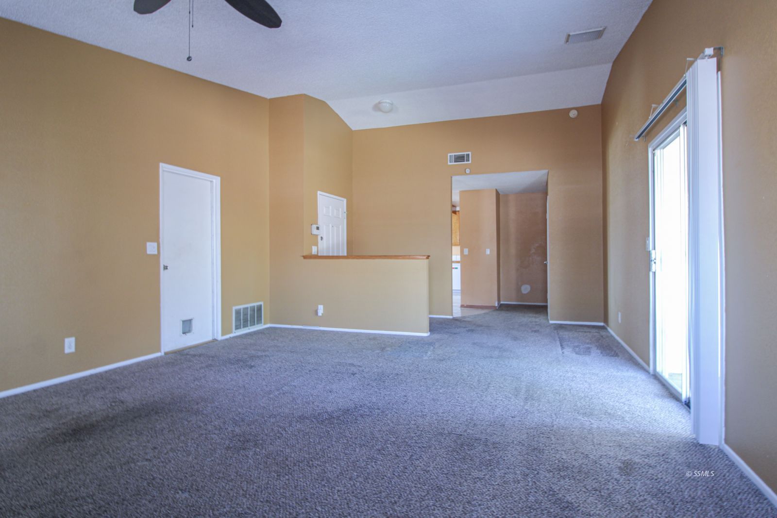 925 West Tamarisk Avenue Ridgecrest, CA 93555 - Photo 6 of 37