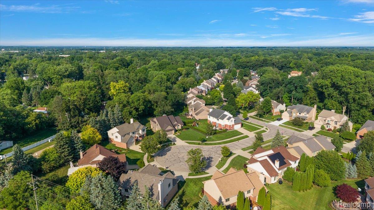 3359 Paddington Court Rochester, MI 48309 - Photo 9 of 63 20-3359 Paddington Ct-20.jpg