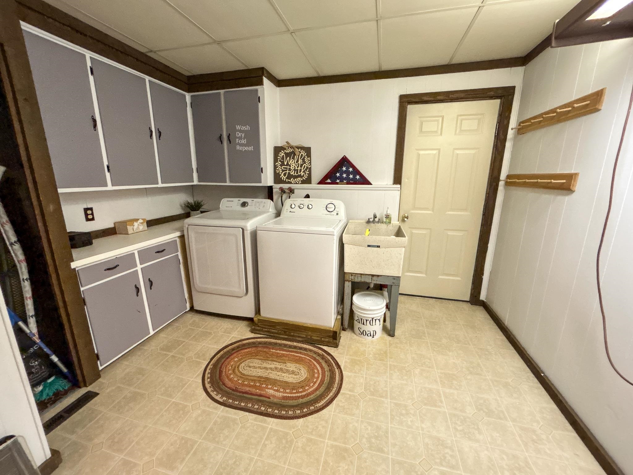 3121 South Kirk Road Vassar, MI 48768 - Photo 30 of 35 Main floor laundry room