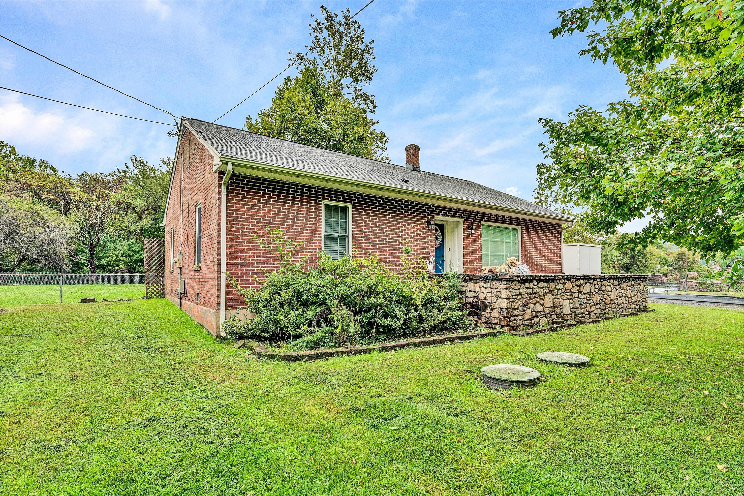 4468 West River Road Salem, VA 24153 - Photo 1 of 27 01-100120240025