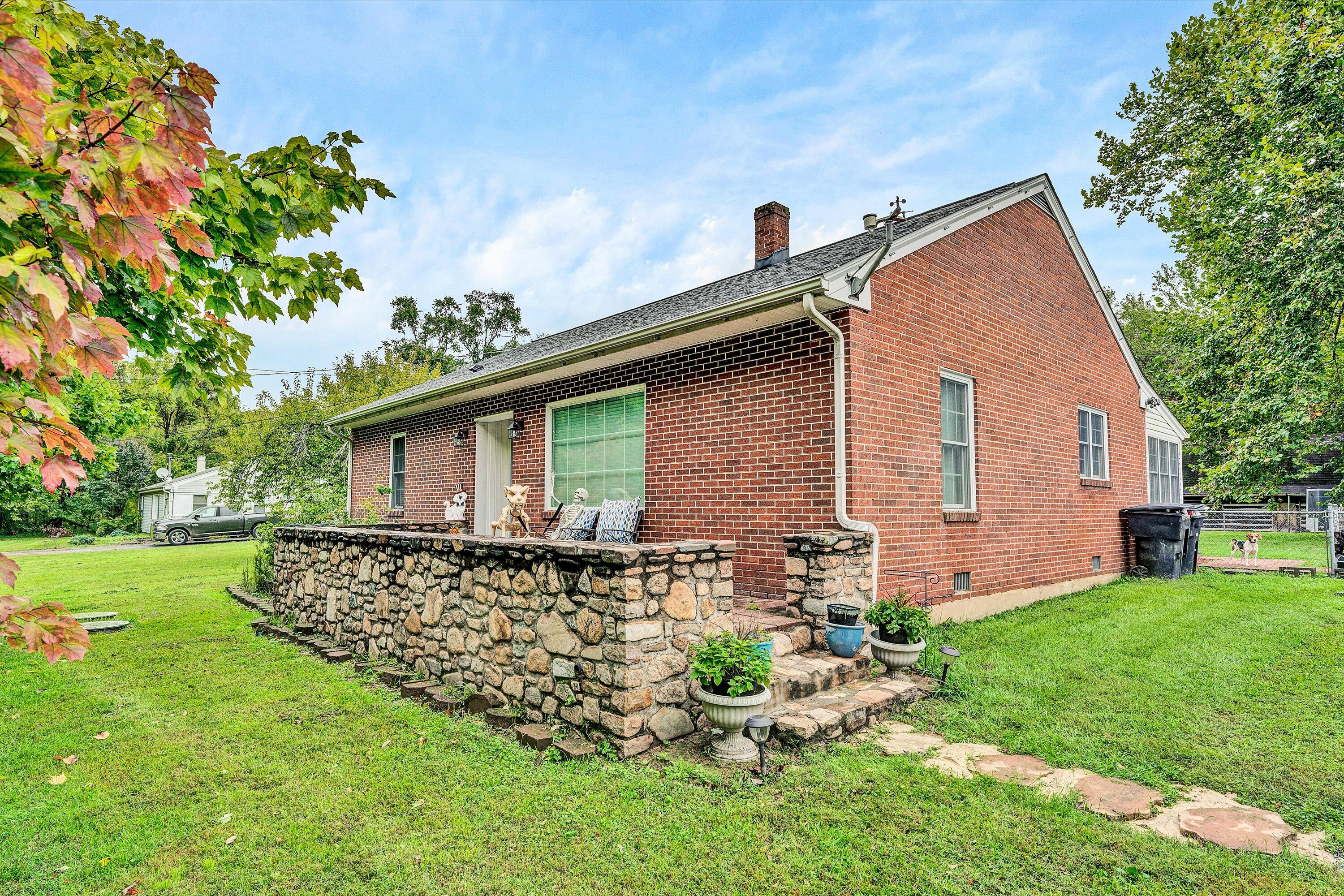 4468 West River Road Salem, VA 24153 - Photo 2 of 27 02-100120240026