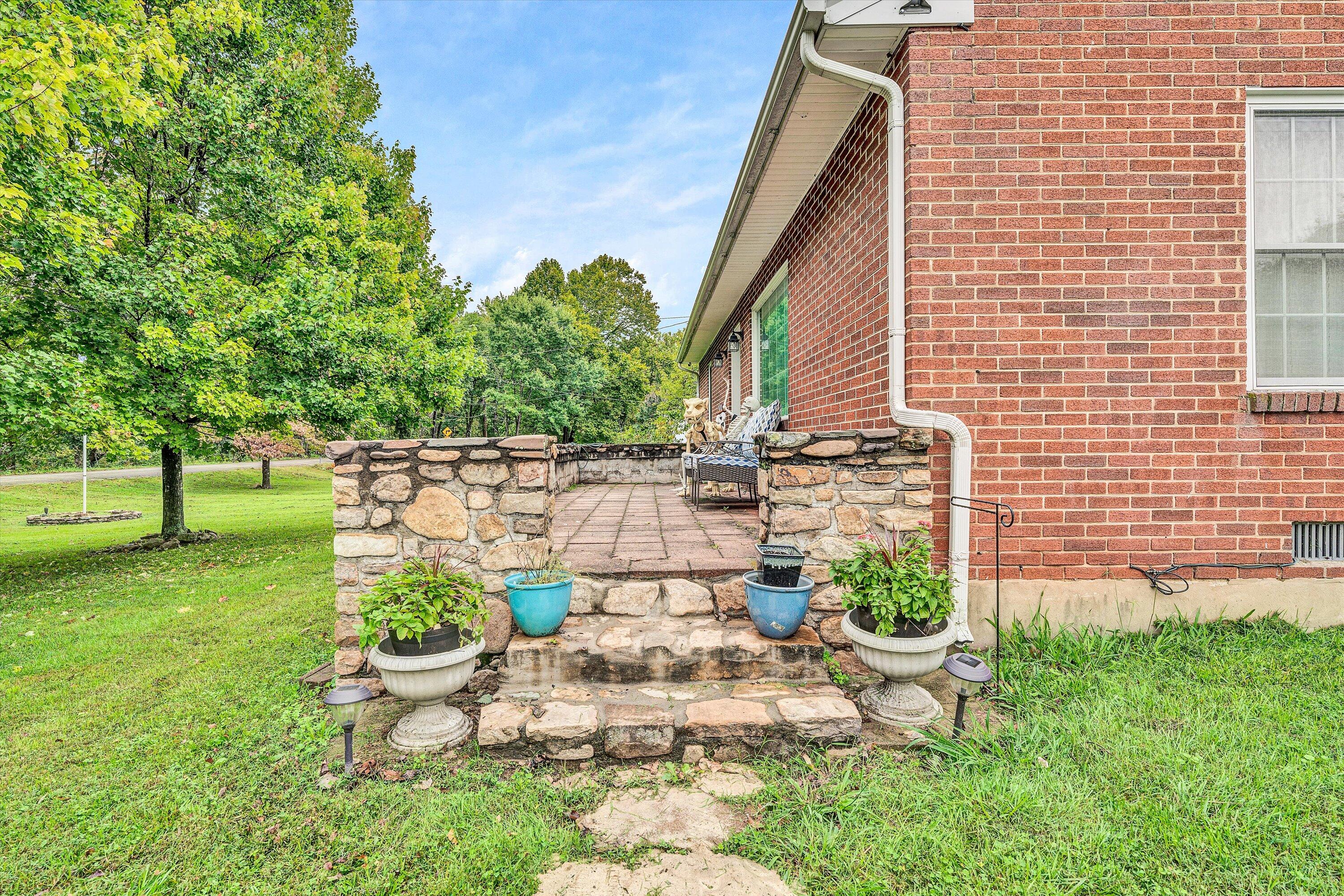 4468 West River Road Salem, VA 24153 - Photo 4 of 27 04-100120240024